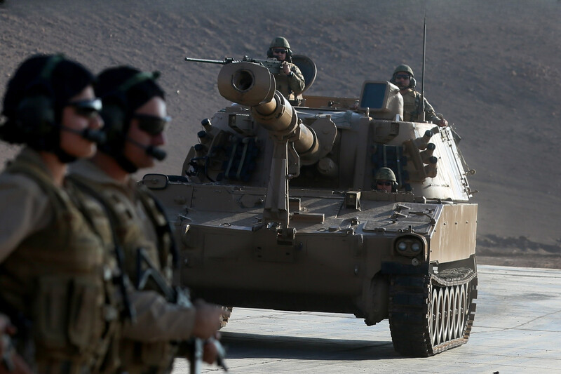 M109 del Grupo de Artillería N°4 Miraflores de la 1ª Brigada Acorazada Coraceros con el sistema de observación Sentinel  Firma Ministerio de Defensa Nacional de Chile