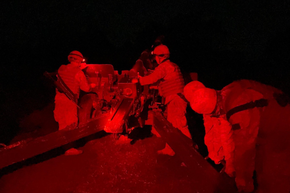 Entrenamiento noctuno de tiro con obu00fas remolcado M 101 de 105 mm Firma Eju00e9rcito de Chile