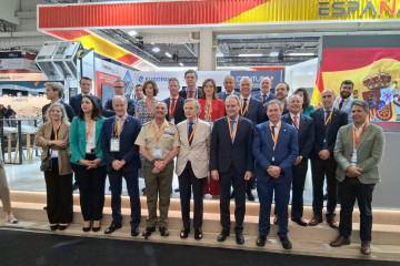 Visita de la Comisión de Defensa del Congreso al París Air Show 2025