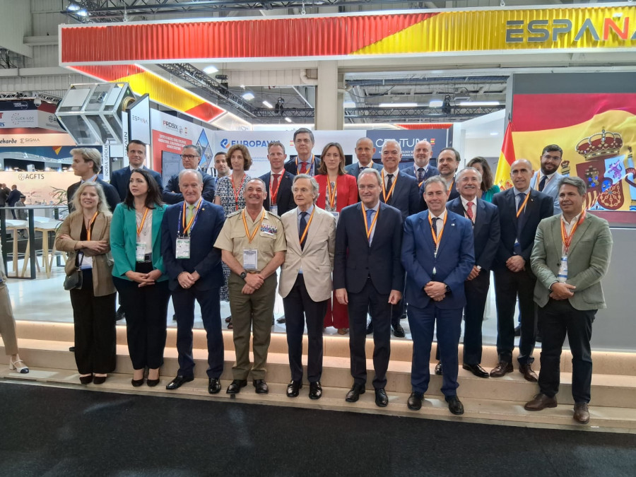 Visita de la Comisión de Defensa del Congreso al París Air Show 2025