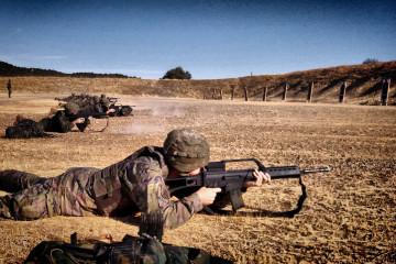 Maniobras en la base de Cerro Muriano del Ejército de Tierra