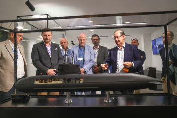 Miembros de la empresa polaca de Defensa en las instalaciones de Navatia