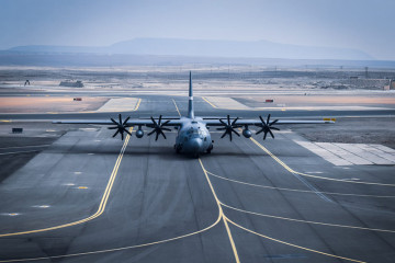 Avión de transporte Lockheed Martin C 130H Hercules del 152nd Airlift Wing en la base aérea Cerro Moreno de Antofagasta Firma FACh