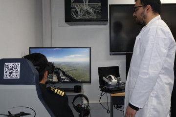 Agregado naval de Ecuador en Chile en el simulador de vuelo Bellum Virtuale Firma DTS