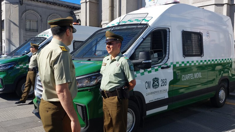 Entrega de furgones policiales Maxus Deliver Cargo L3H3 a Carabineros de Chile Firma Gobierno Regional del Biobío 002