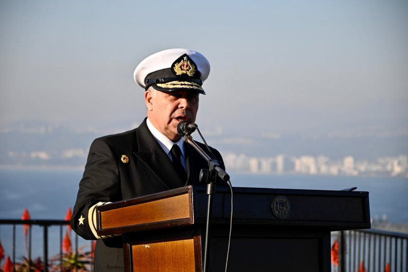 Almirante Fernando Cabrera Firma Armada de Chile