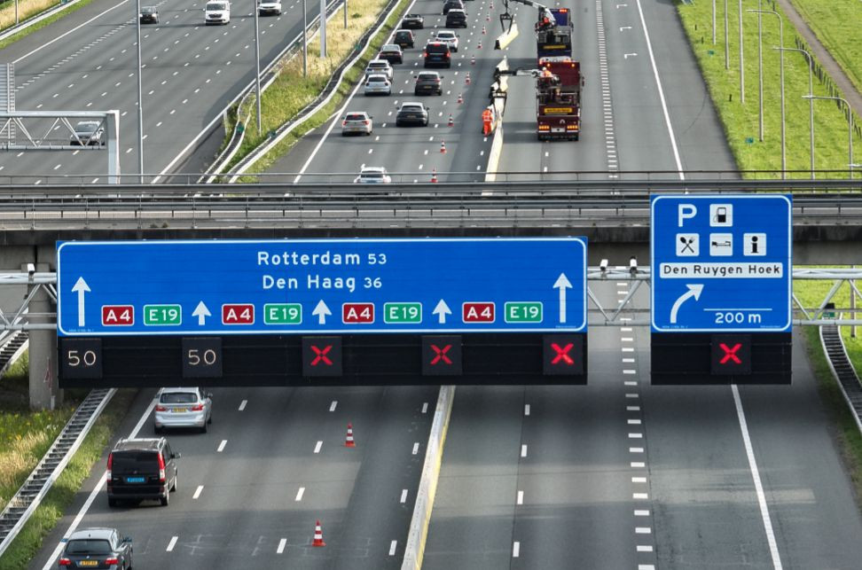 Autopista de La Haya con carriles cortadas