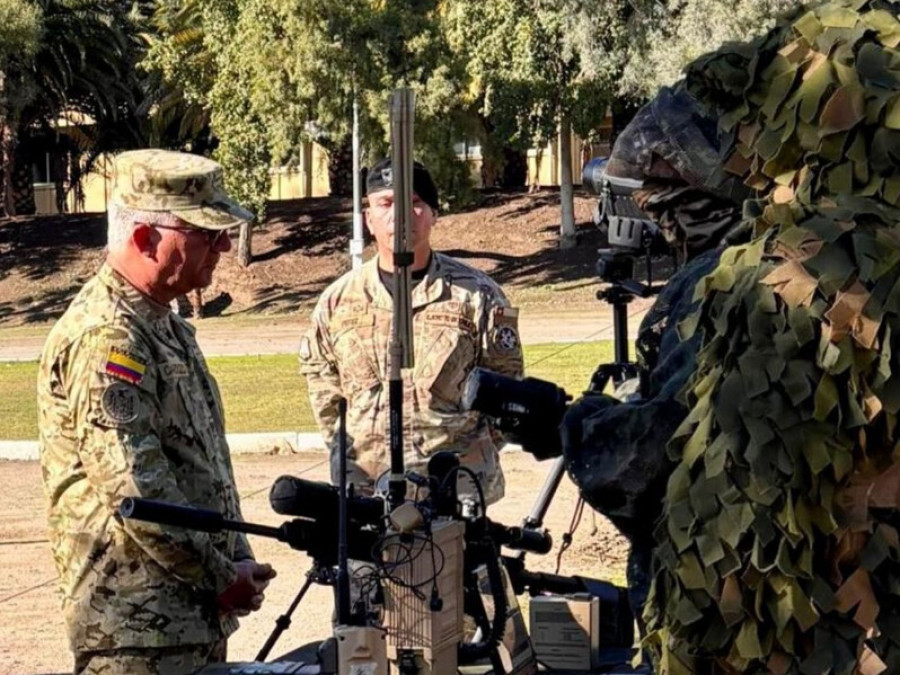 Efectivos de la Brigada de Operaciones Especiales BOE Lautaro presentan su equipamiento al general Luis Emilio Cardozo Firma Ejército de Chile 002