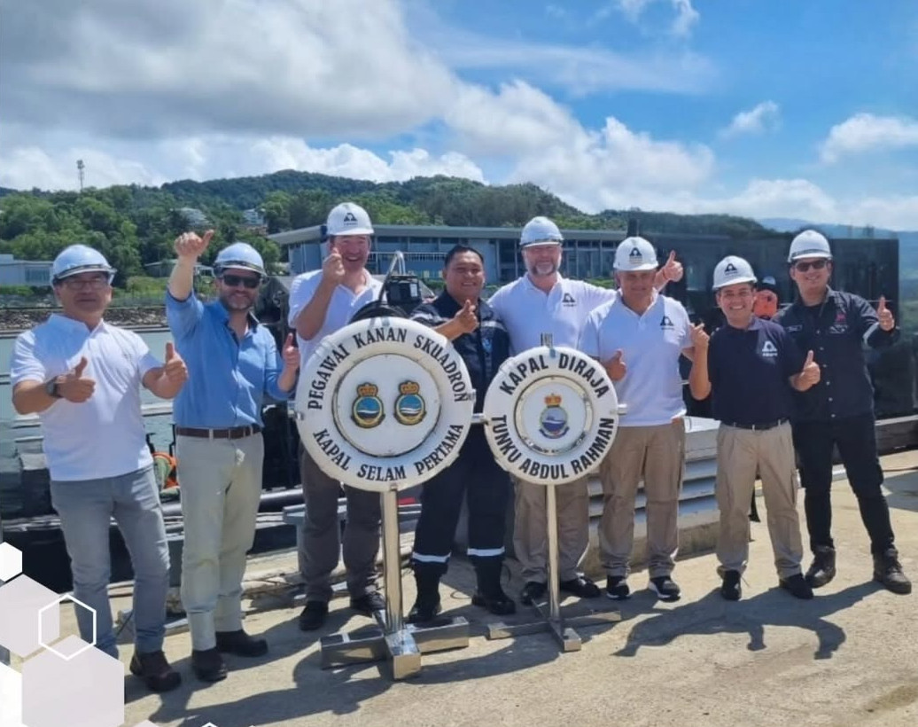 Ejecutivos de Asmar y Sisdef en el Primer Escuadru00f3n de Submarinos de la Real Armada de Malasia Firma Sisdef