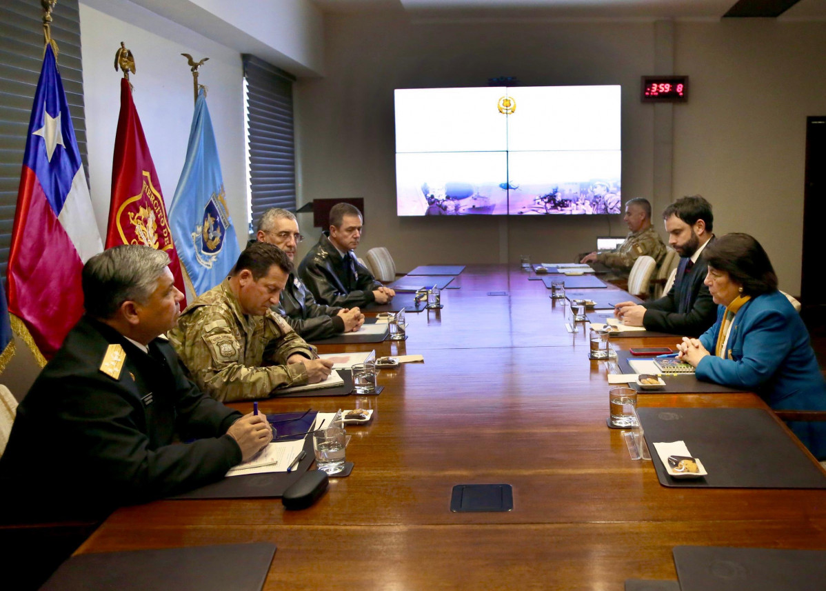 Almirante Fernando Cabrera general Javier Iturriaga general Hugo Rodru00edguez general Leonardo Romanini subsecretario Ricardo Montero y ministra Adriana Delpiano Firma Ministerio de Defensa Nacional de Chile