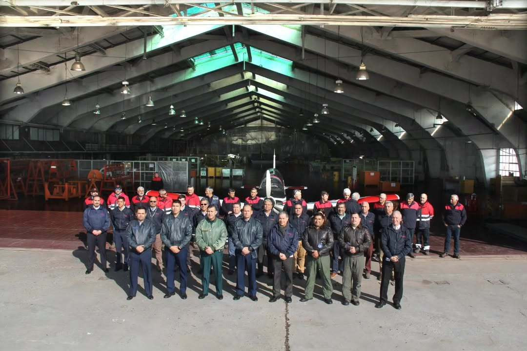Entrega del Pillan matru00edcula FAP 0104 modernizado al estu00e1ndar T 35BE a la Fuerza Au00e9rea Paraguya Firma Enaer