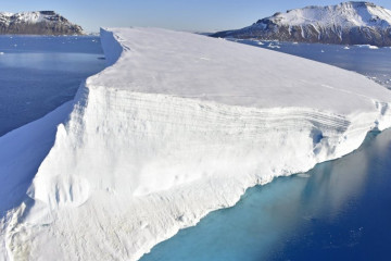 Témpano en la Antártica Firma Armada de Chile 002