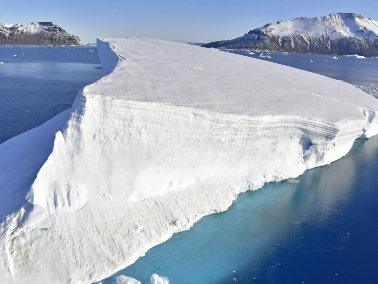 Témpano en la Antártica Firma Armada de Chile 002