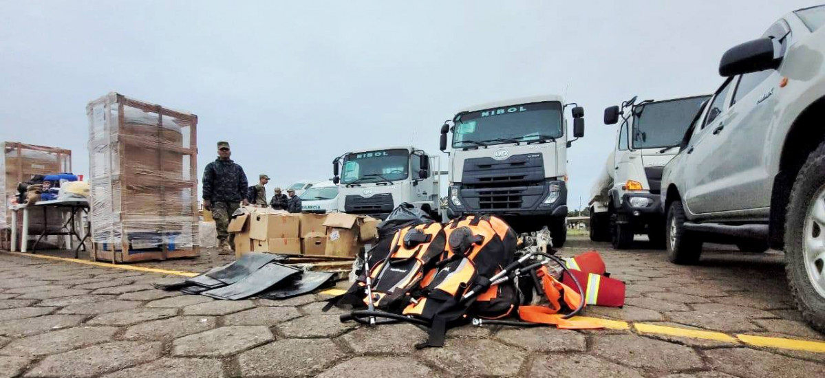 Bolivia FFAA Equipos bomberos militares Min de Defensa