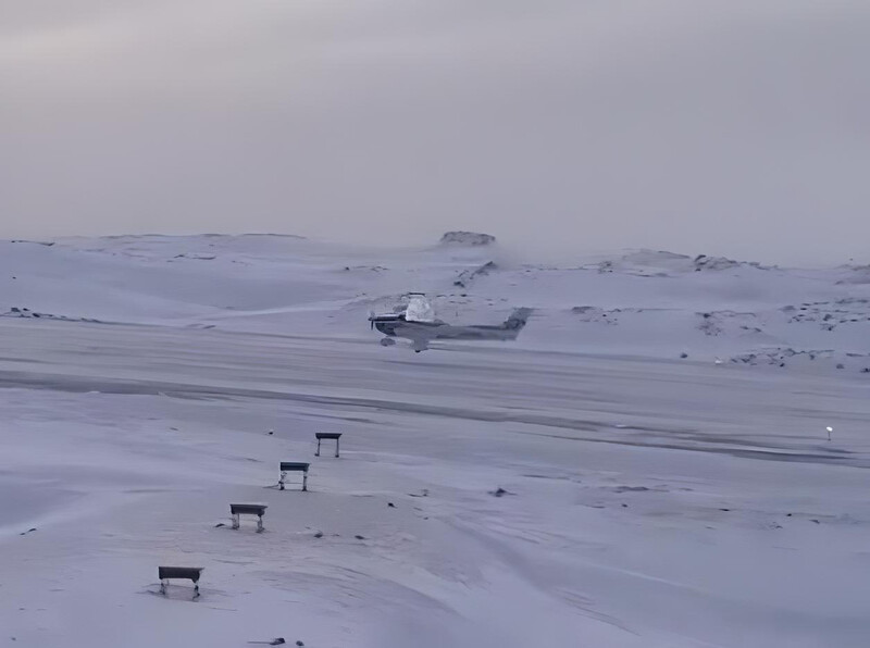 Aterrizaje del avión Cessna 182 en el aeródromo Teniente Marsh en la isla Rey Jorge de la Antártica Firma Redes Sociales 002