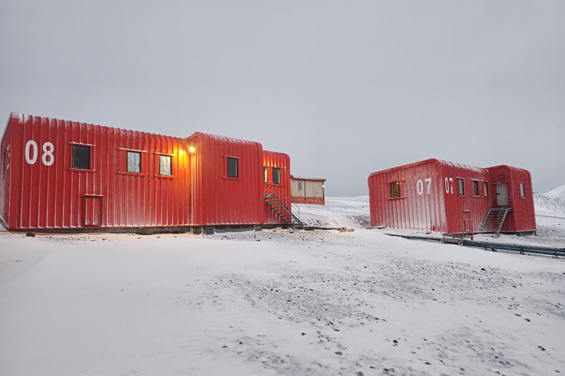 Entrega de viviendas remodeladas en Villa Las Estrellas en la Antártica Firma FACh