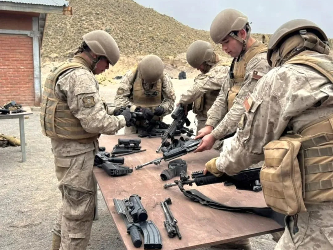 Instrucciu00f3n de armado y desmontaje del fusil de asalto IWI Galil ACE 22 N C y de elementos optru00f3nicos Firma Brigada Motorizada Nu00b024 Huamachuco del Eju00e9rcito de Chile