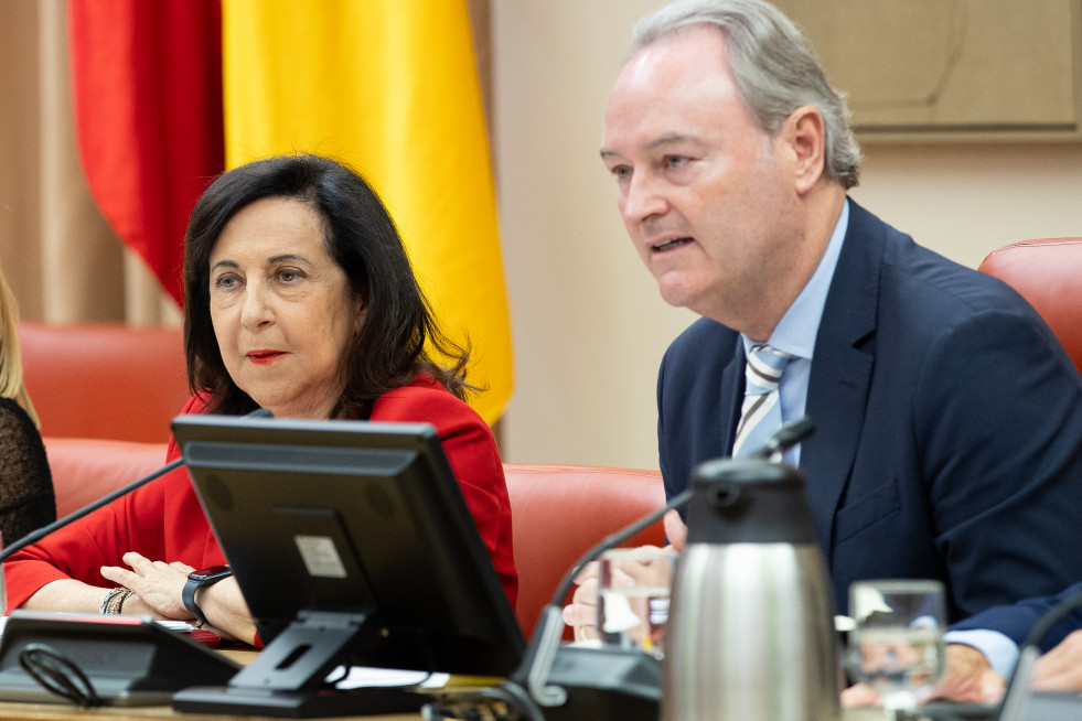 Margarita Robles junto a Alberto Fabra durante su comparecencia ante la Comisión de Defensa del Congreso