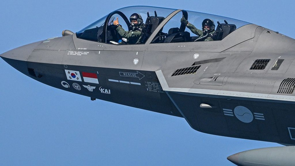 El comandante de la Fuerza Aérea Polaca, Ireneusz Nowak, volando en un KF 21 el 26 de junio de 2025. Foto. KAI