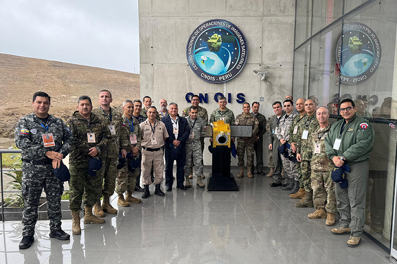 El coronel Tabilo y agregados militares y policiales en el Cenois de la FAP en la base aérea de Punta lobos Firma FACh