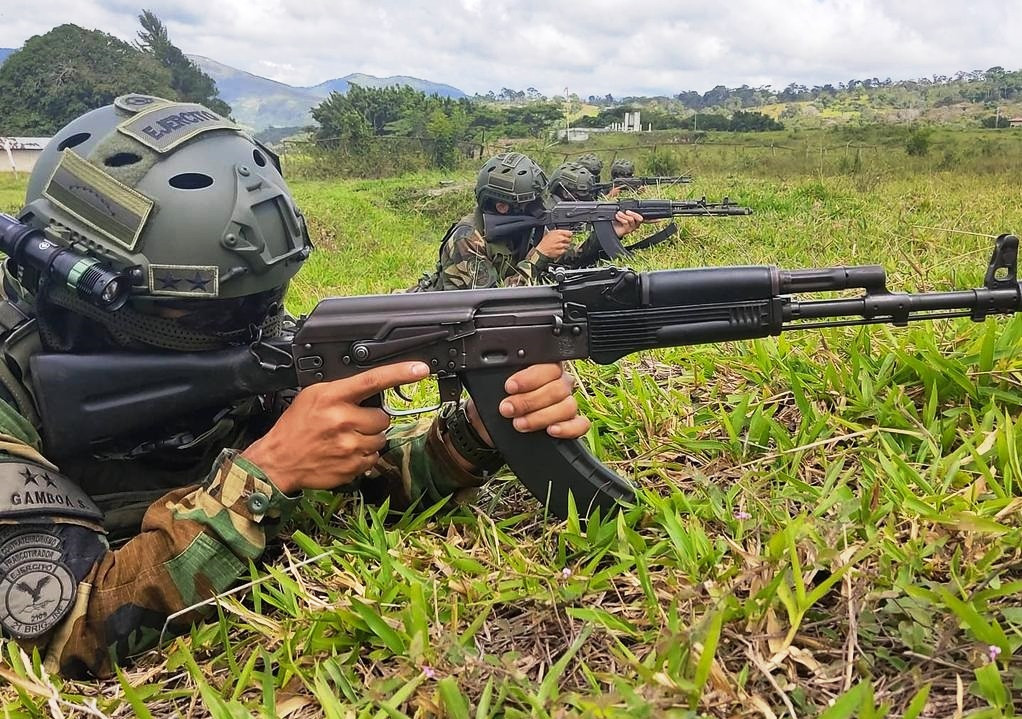 Venezuela Ejercito Kalashnikov AK 103Ceofanb