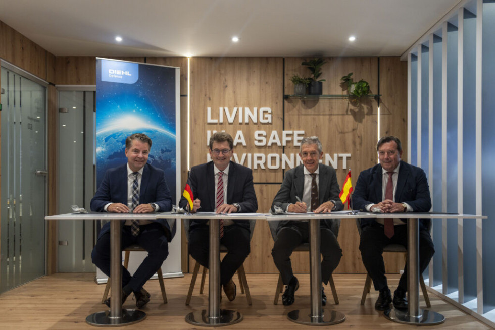 Sener y Diehl Defence desarrollarán conjuntamente tecnología de remote carriers, UGV y misiles hipersónicos