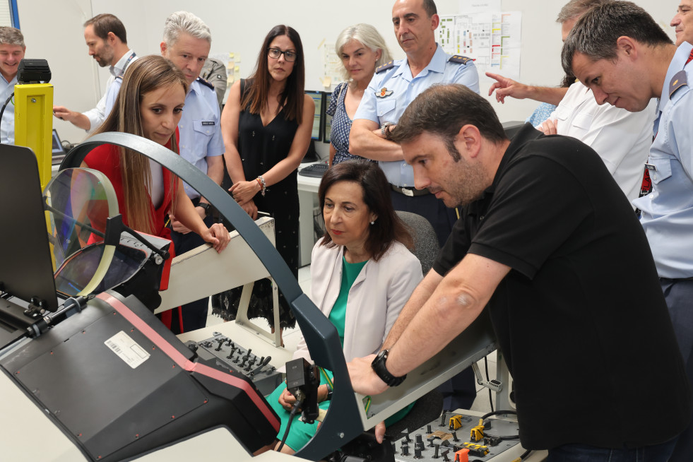 Margarita Robles durante su visita al Claex