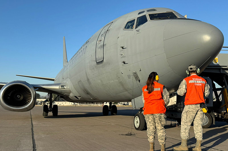 Avión de apoyo al combate Boeing 737 del Grupo de Aviación N°10 Firma FACh