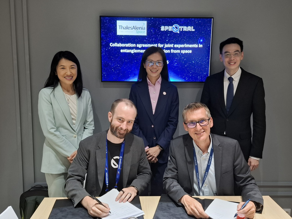 SpeQtral y Thales Alenia Space firman un acuerdo de colaboración en comunicaciones cuánticas espaciales