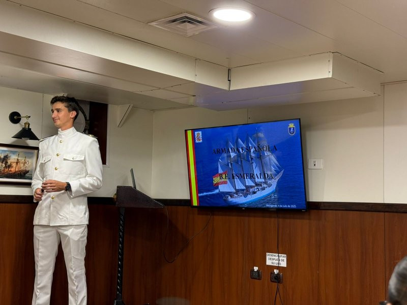 Alfu00e9rez de navu00edo Santiago Yrayzoz de la Armada espau00f1ola en el buque escuela BE 43 Esmeralda Firma Armada de Chile