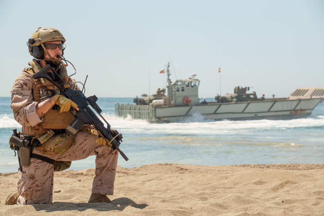 La Infantería de Marina protagonizó el desembarco en la playa de La Malagueta