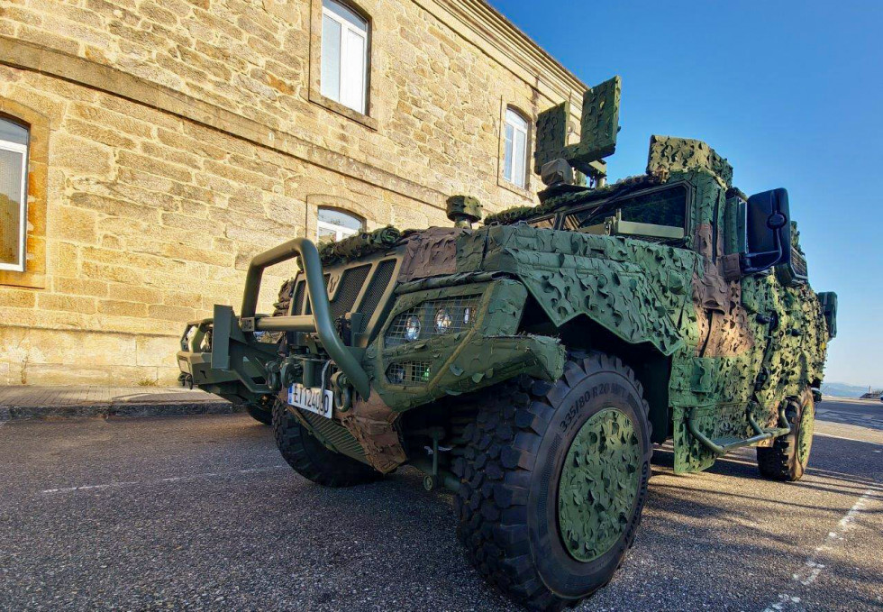 Vamtac ST5 con red mimética Barracuda de Saab