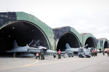 Aviones de combate Northrop Grumann F 5 Tigre III del Grupo de Aviación N°12 en la base aérea Chabunco de Punta Arenas Firma FACh 002
