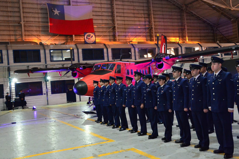 Personal del Grupo de Mantenimiento Nu00b053 en el aniversario de la unidad Firma FACh