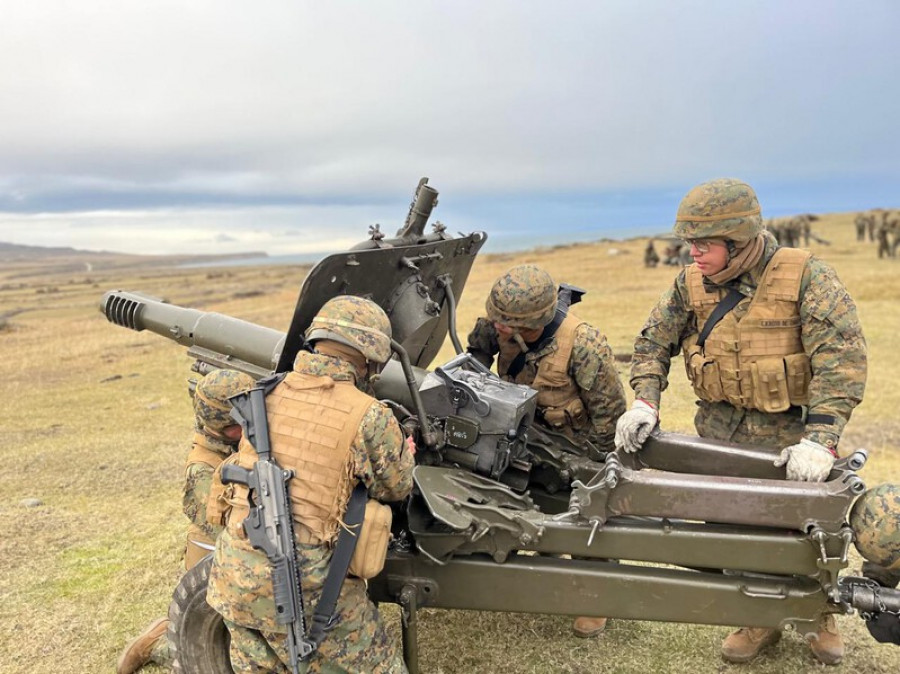 Obús Oto Melara M 56 de 105 mm de la Batería de Artillería Independiente N°13 Tierra del Fuego del Destacamento MotorizadoN°11 Caupolicán en el ejercicio Multiescalón 2025 de la V División Fir