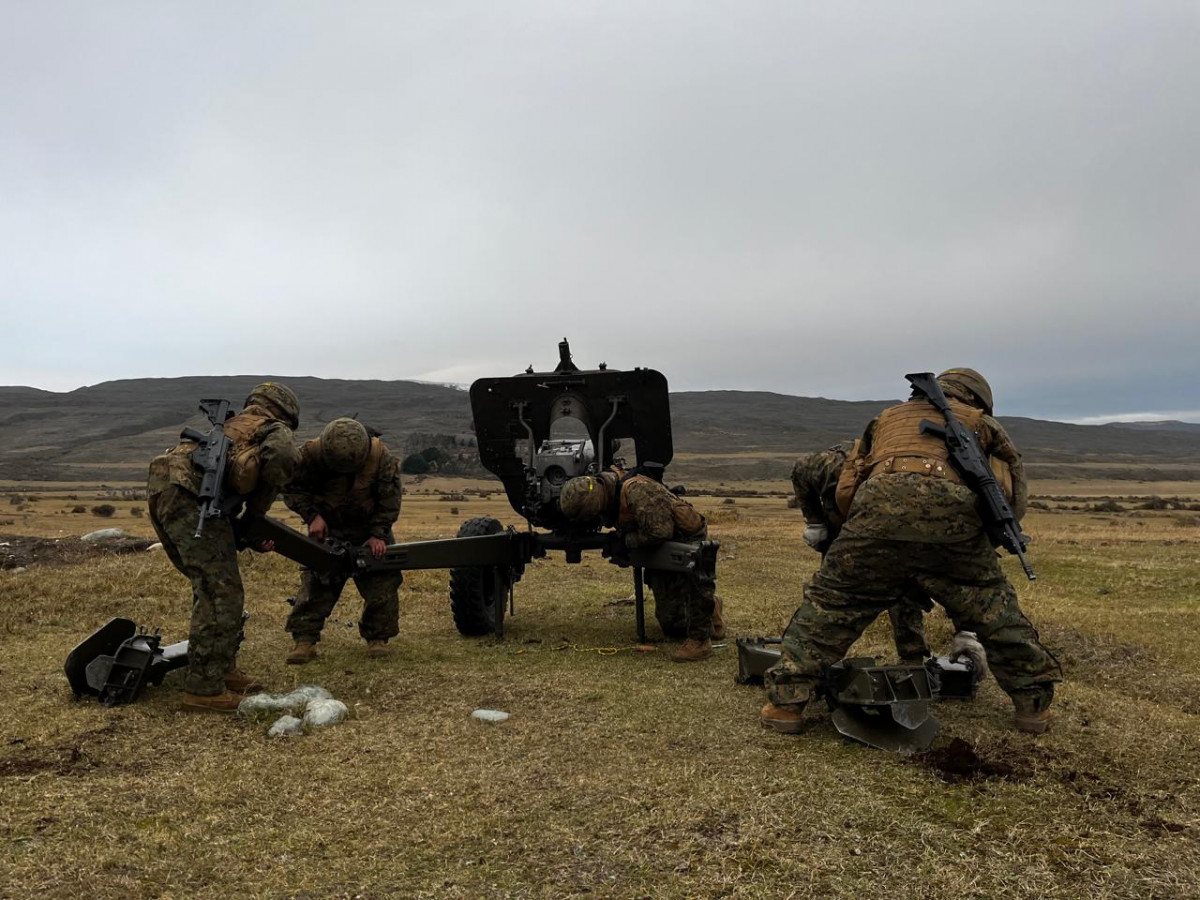 Pieza Oto Melara M 56 de 105 mm en el ejercicio Multiescalu00f3n 2025 de la V Divisiu00f3n Firma Eju00e9rcito de Chile