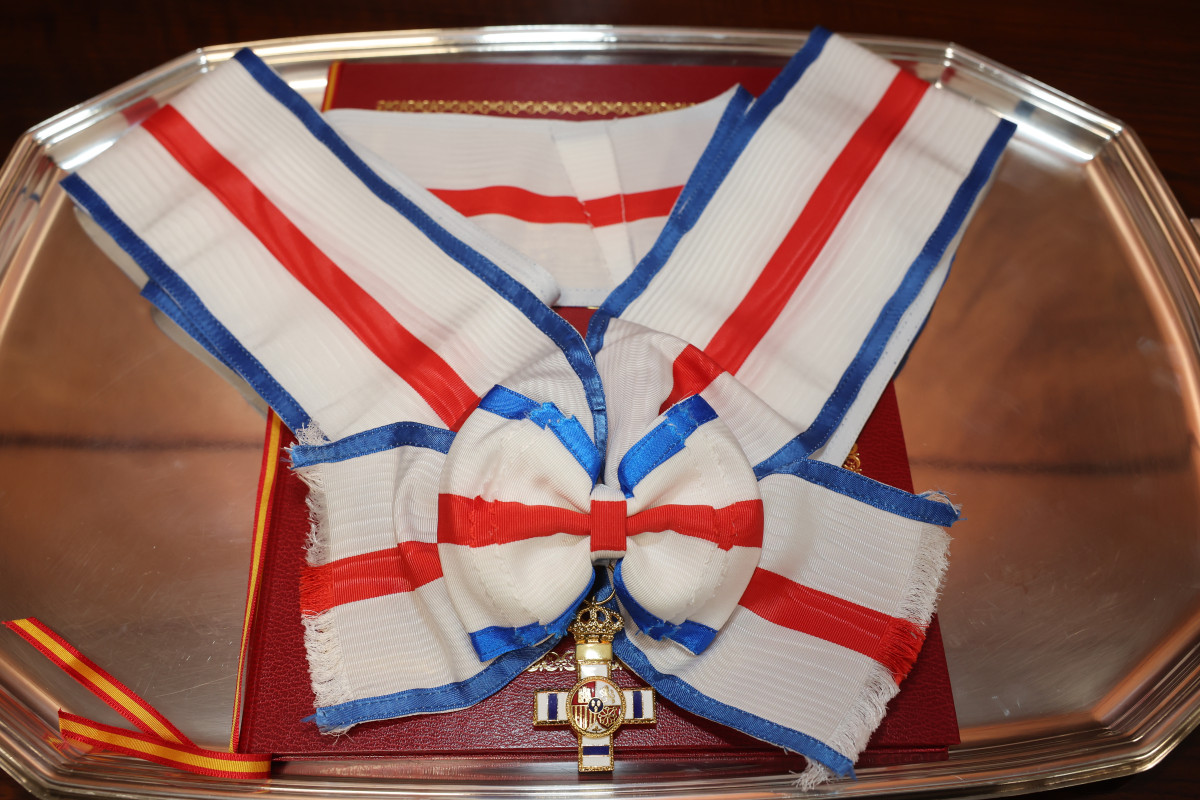 Imagen de la Gran Cruz del Mu00e9rito Militar con distintivo azul