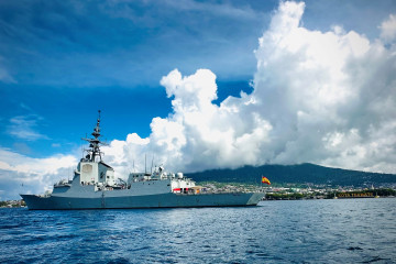 Fragata Española Méndez Núñez en las islas Molucas