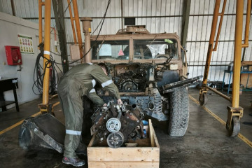 Mantenimiento de vehículo Humvee en el Regimiento Logístico del Ejército N°3 Limache Firma Ejército de Chile 004