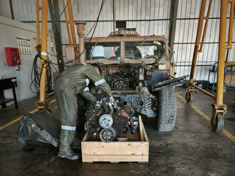 Mantenimiento de vehículo Humvee en el Regimiento Logístico del Ejército N°3 Limache Firma Ejército de Chile 004