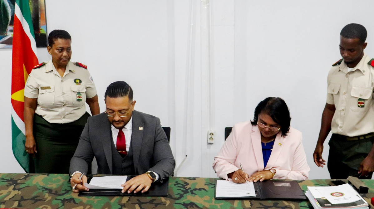 Surinam MinisterioDefensa  Cambio ministro Ministerie van Defensie
