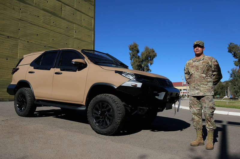 El Ejército de Chile presenta sus nuevos SUV blindados Copper 2.8 TDI 4x4 Firma Ministerio de Defensa Nacional de Chile 001