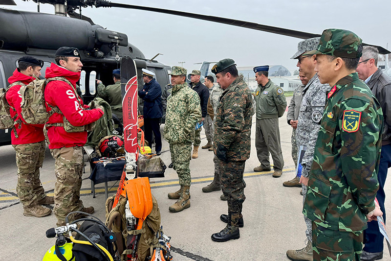 Presentaciu00f3n de capacidades polivalentes y material de vuelo de la II Brigada Au00e9rea Firma FACh 002