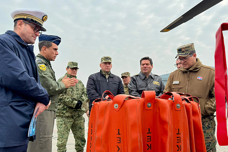 Presentaciu00f3n de capacidades polivalentes y material de vuelo de la II Brigada Au00e9rea Firma FACh 001
