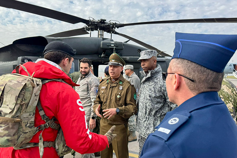 Presentaciu00f3n de capacidades polivalentes y material de vuelo de la II Brigada Au00e9rea Firma FACh 005