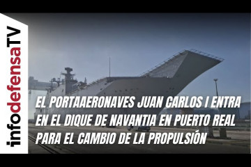 El BPE Juan Carlos I entra en el dique de Navantia en Puerto Real para el cambio de la propulsión