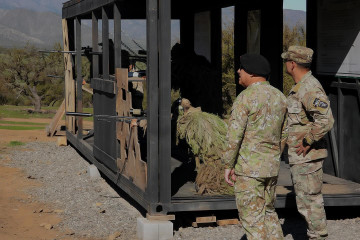 El general Briceño observa el entrenamiento de los francotiradores de la BOE Lautaro Firma Comando de Operaciones Especiales del Ejército de Chile