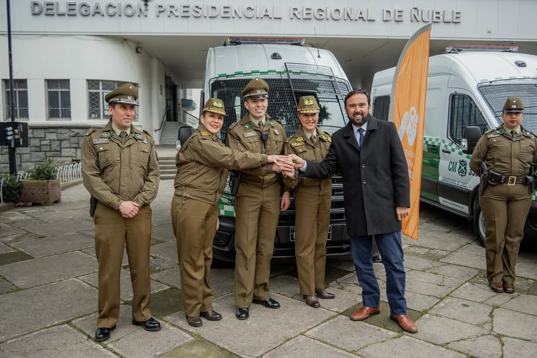 Ceremonia de entrega de vehiculos policiales a Carabineros de Chile Firma Gore u00d1uble