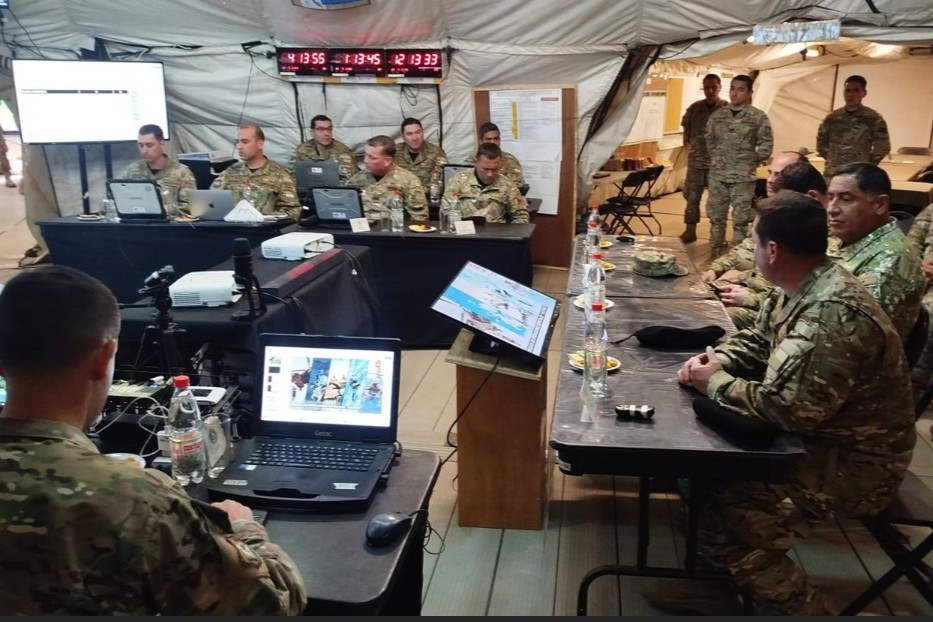 El general Briceu00f1o en un puesto de mando de la BOE Lautaro Firma Eju00e9rcito del Peru00fa