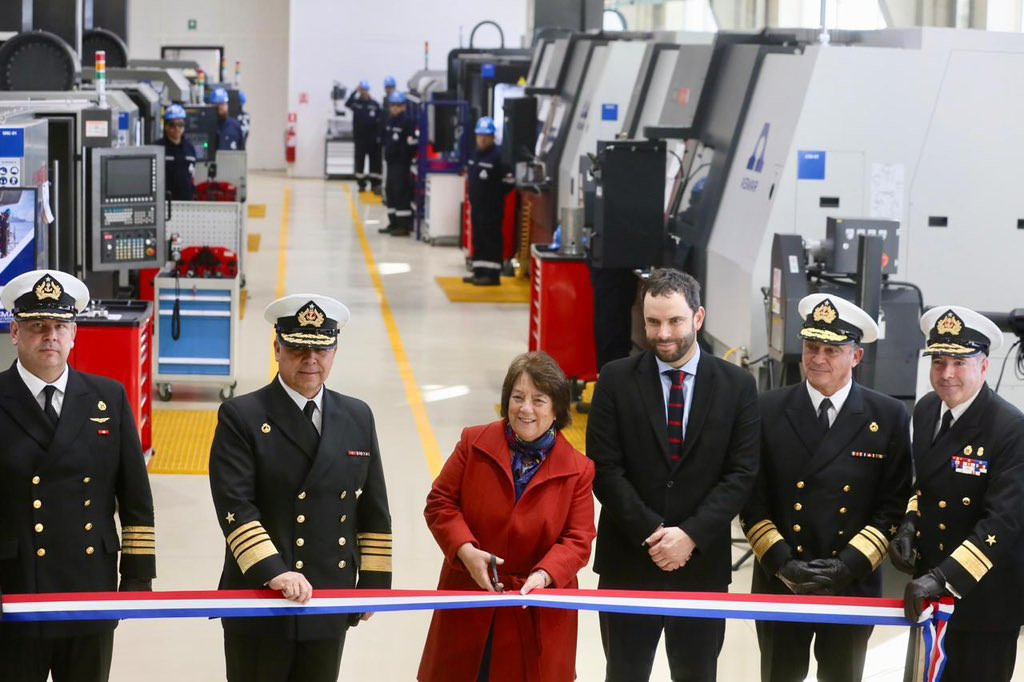 Corte de cinta del Centro de Manufactura Avanzada de Asmar Firma Ministerio de Defensa Nacional de Chile